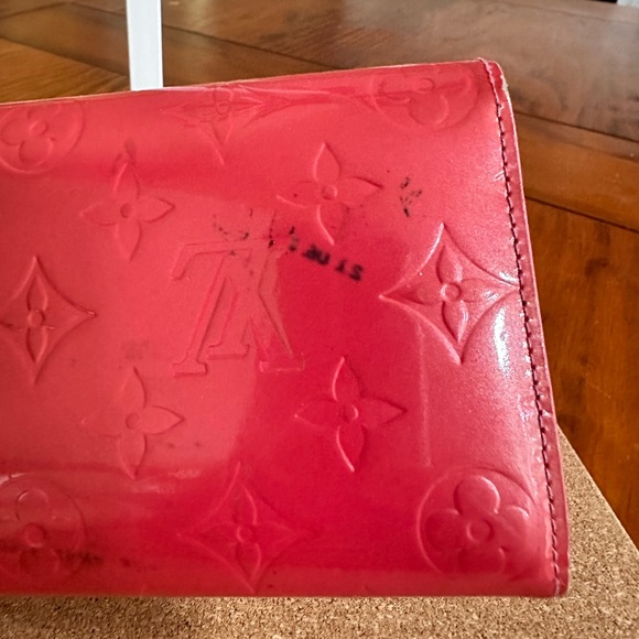 Louis Vuitton Vernis Sara Wallet, Pinkish Red Color - Picture 6 of 12